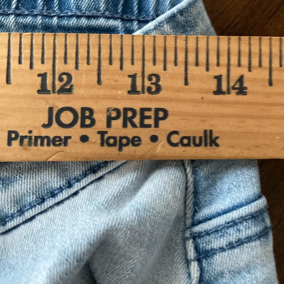 Ladies Size Small Tall Diane Gilman Pull On Light Washed Jean Capris - Picture 15 of 16